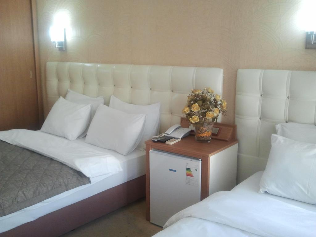Hotel Kocaman İzmir Bilik gambar