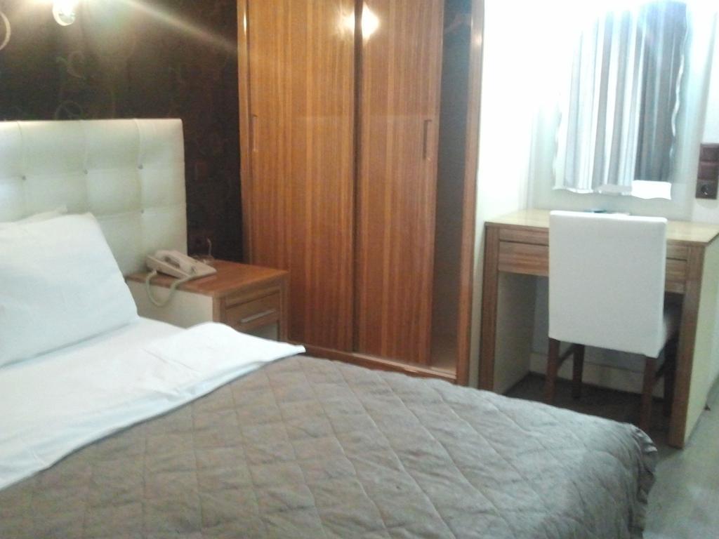 Hotel Kocaman İzmir Bilik gambar