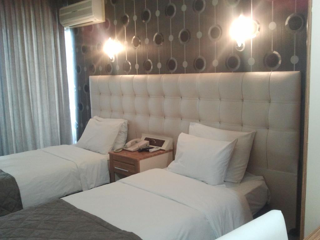 Hotel Kocaman İzmir Bilik gambar