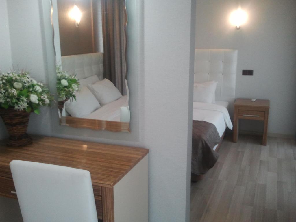 Hotel Kocaman İzmir Bilik gambar